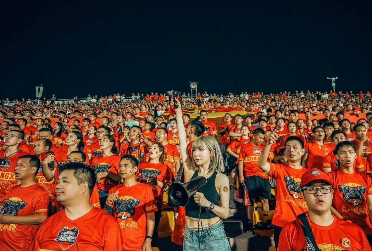 周冬雨亦解释了;小圆圈的角色：;导演当时跟我说，小圆圈虽然是掌门，其实什么都不懂，但她也不会一直幼稚下去，而是会在残酷的现实面前逐渐变成熟，最后变成真正的‘狠角色’